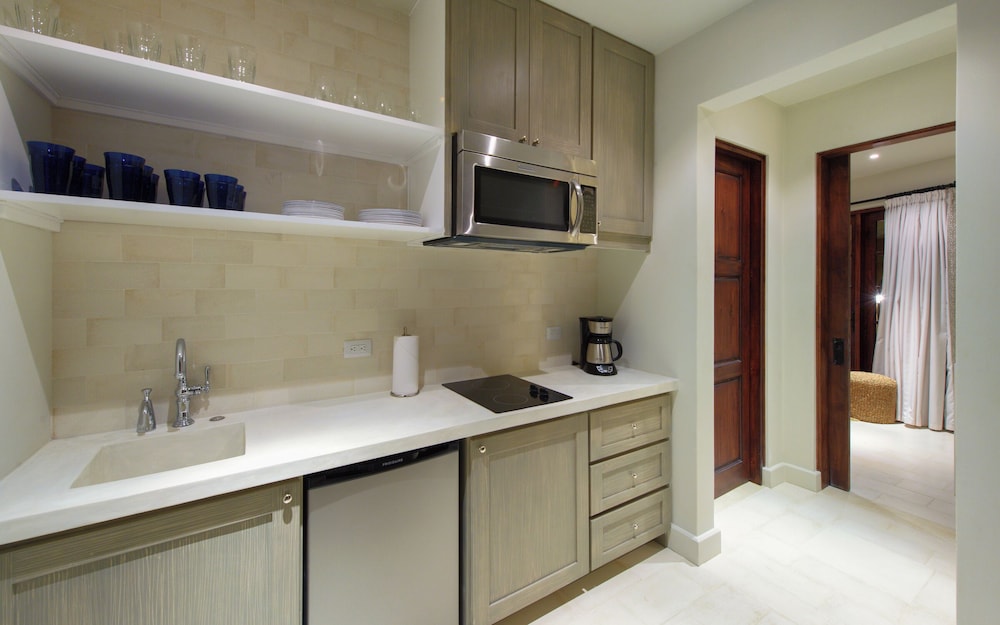 Deluxe Studio, 1 King Bed with Sofa bed, Kitchenette, City View (10 Calle La Ronda | 1 BR | 1 BA) photo 2
