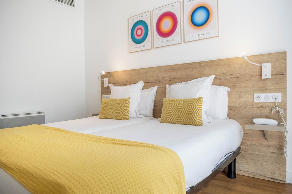 Standard Double or Twin Room, garden level - Photo 6