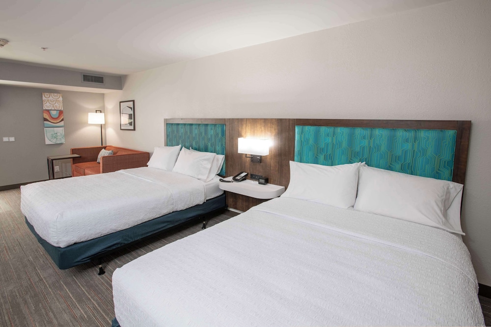 Room, 2 Queen Beds, Accessible - Photo 9