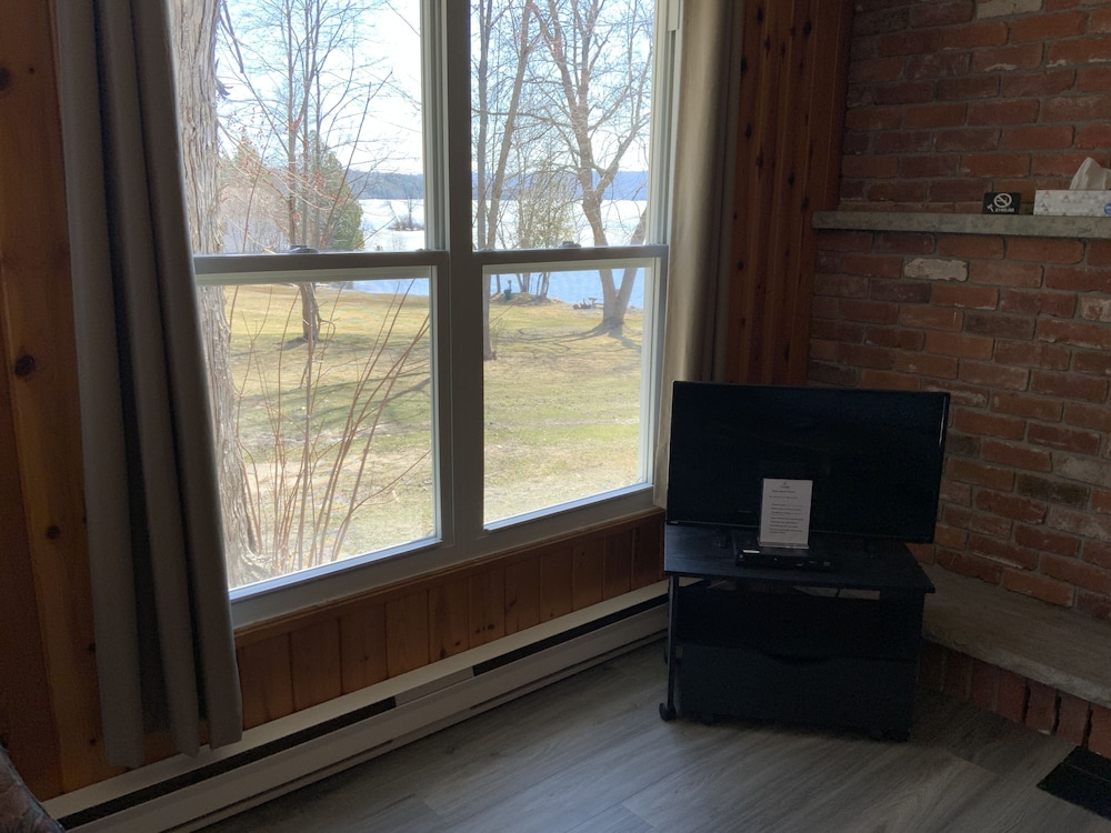 Standard Suite, 1 Bedroom, Fireplace, Lake View (Mapleview #4), photo 6