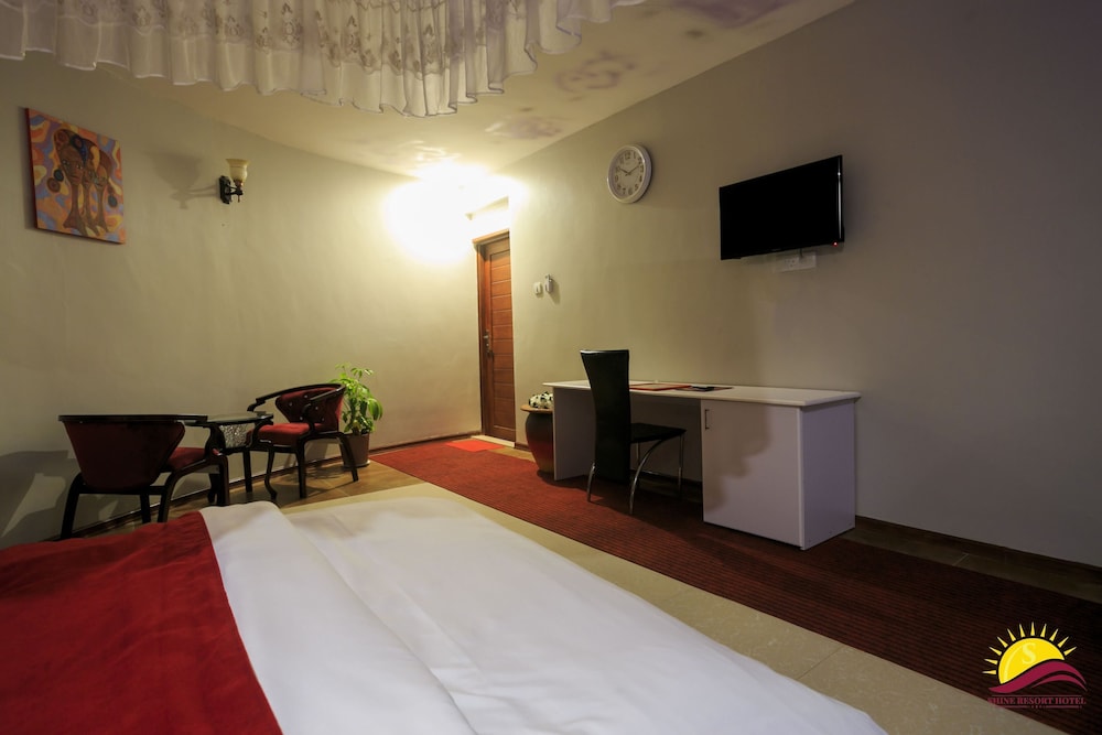 Honeymoon Double Room, 1 Queen Bed, Lake View photo 3