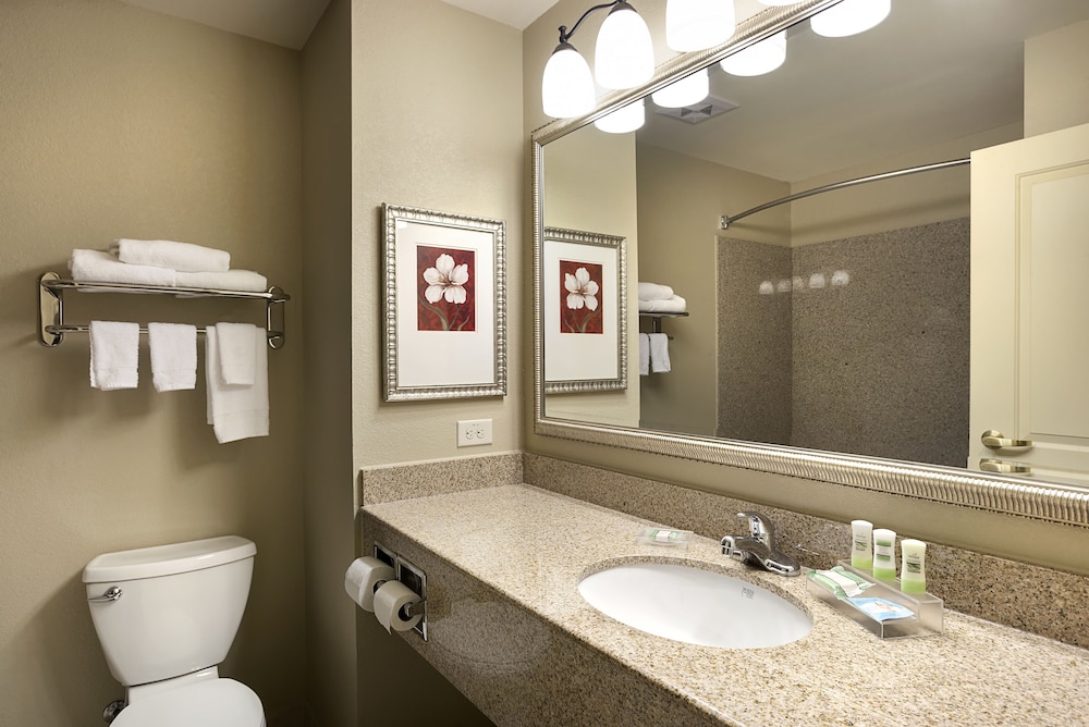 Suite, Non Smoking (2 Queen Beds) - Photo 3