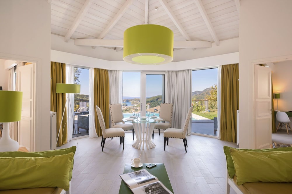 Superior Villa --> Superior Villa