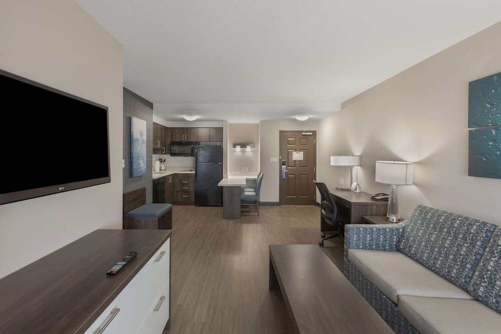 Suite, Multiple Beds, Non Smoking, Kitchen (Shower Only;With Sofabed) - Photo 4