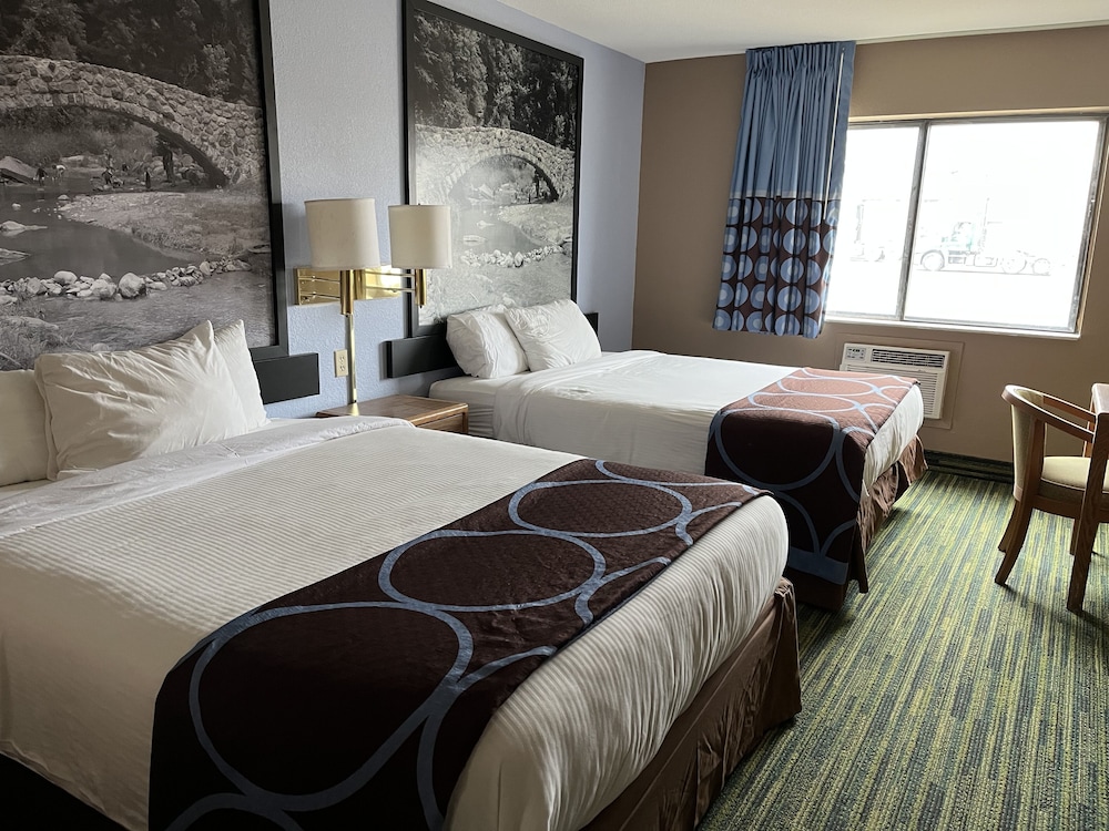 Room, 2 Queen Beds, Non Smoking - Photo 1