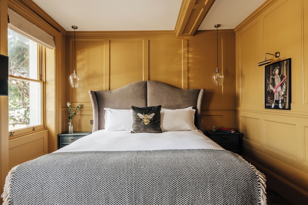 Deluxe Room, 1 King Bed, Air conditioning, River View photo 2