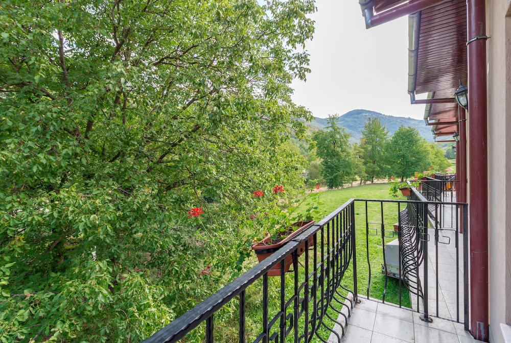 Exclusive Triple Room, 1 Bedroom, Non Smoking, Mountain View photo 2