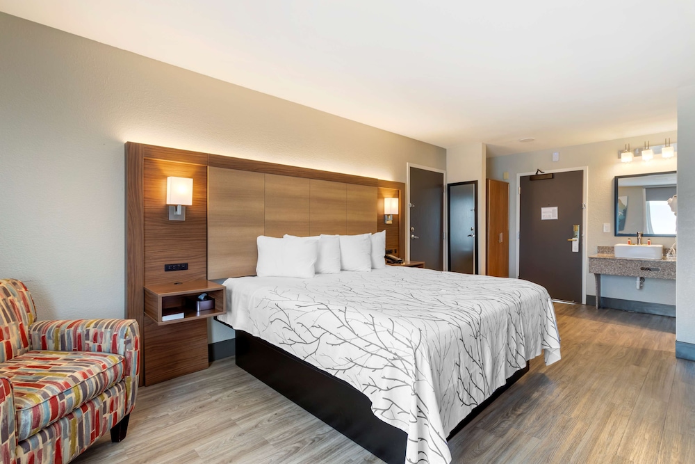 Suite, 1 King Bed, Non Smoking, Fireplace photo 2