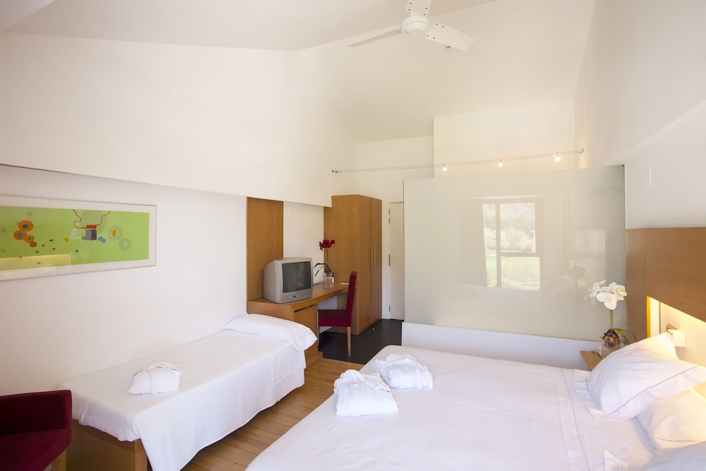 Triple Room (2 Adults, 1 Child) - Photo 4