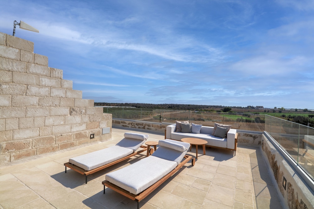 Tower Suite - Photo 3