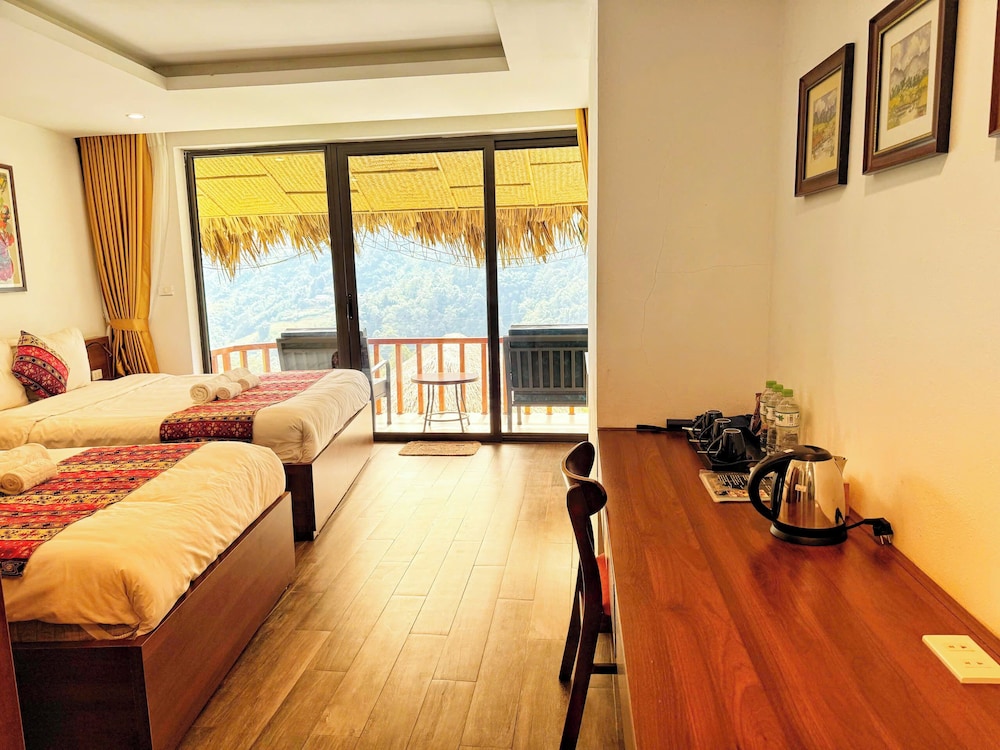 Apartment with Mountain View photo 3