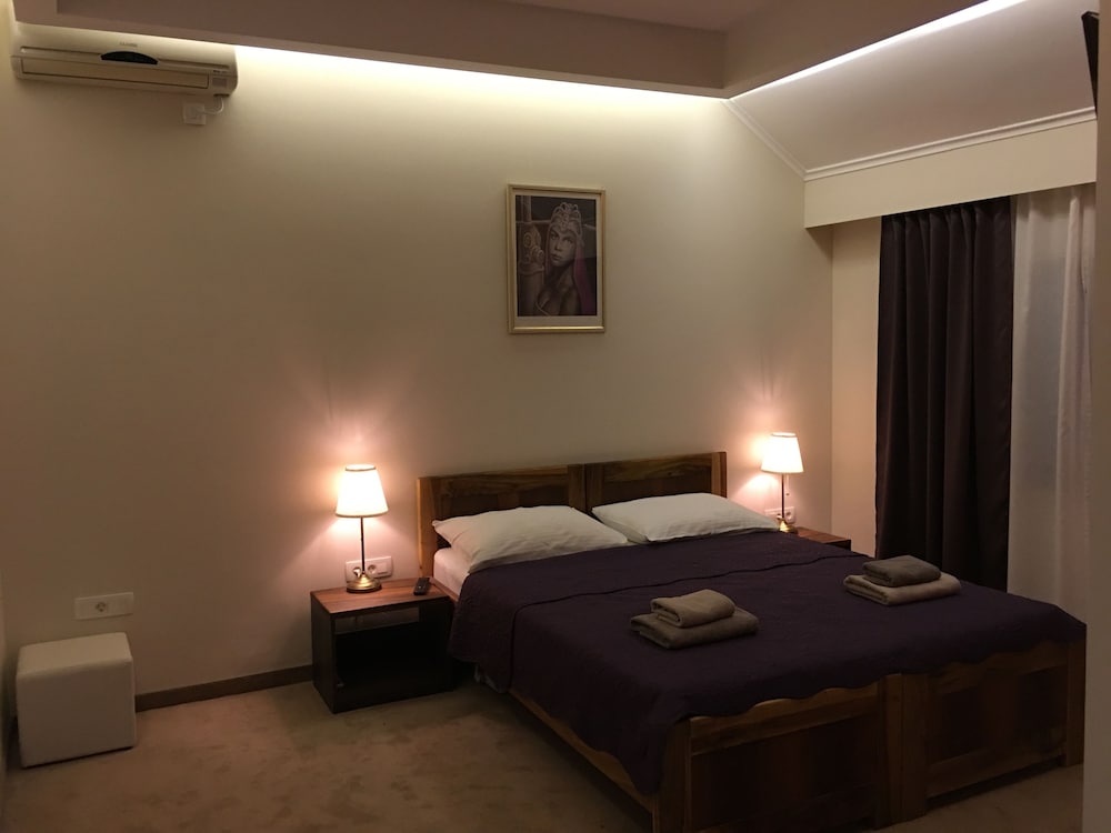 Deluxe Room, 1 Queen Bed (1)
