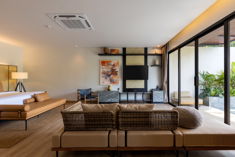 Mountain View Pool Suite - Photo 4