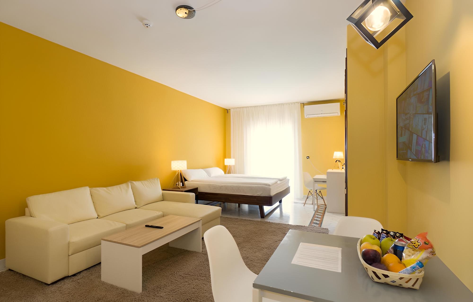Executive Studio, 1 King Bed with Sofa bed, Balcony photo 2