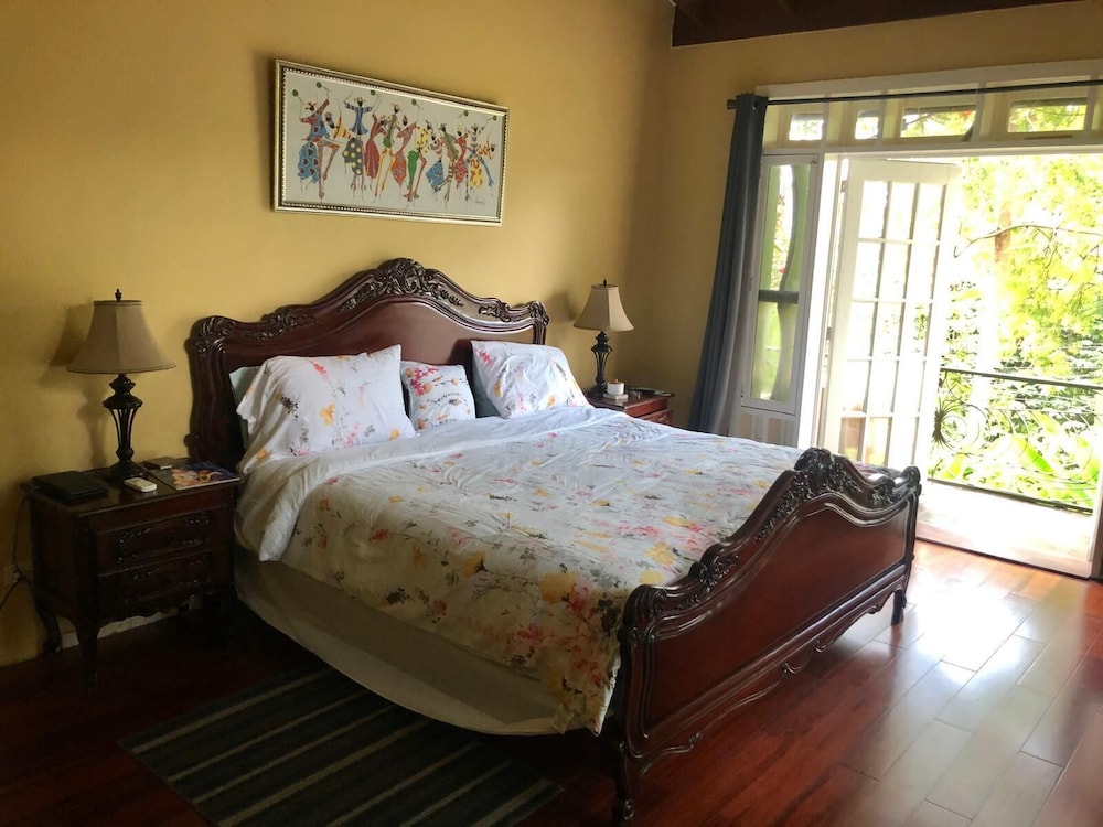 Honeymoon Room, Balcony