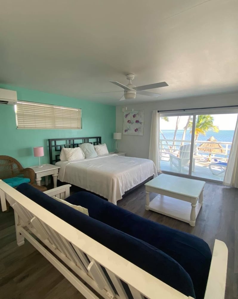 Oceanfront King Suite w/ Kitchen & Private Balcony - Photo 14