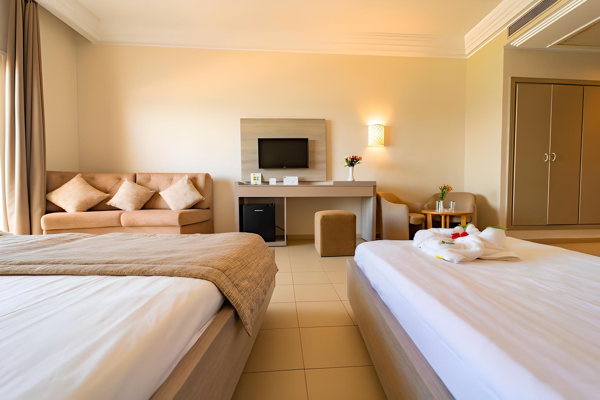 Standard Quadruple Room, City View photo 1