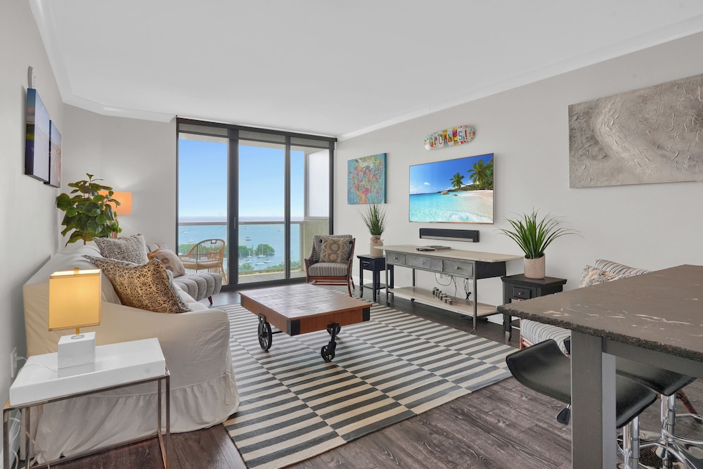 Comfort Condo, 1 King Bed with Sofa bed, Kitchen photo 1