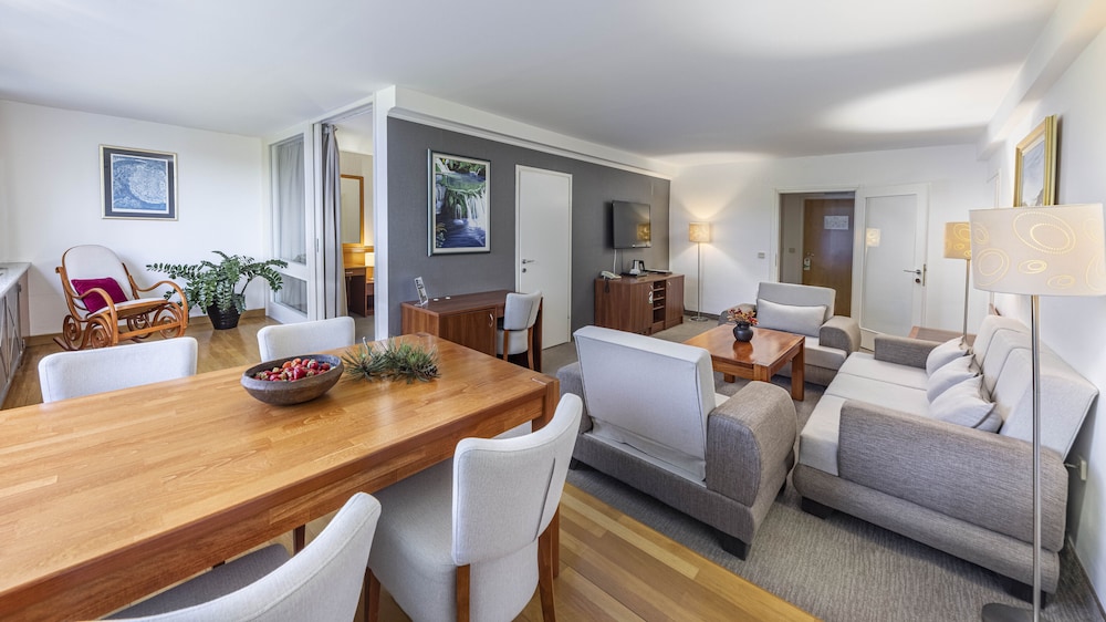 Superior Suite, Lake Side photo 1
