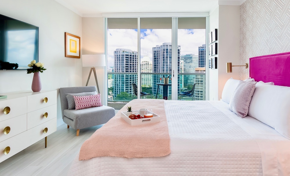 Deluxe Studio Suite, Kitchen, Ocean View1808.02