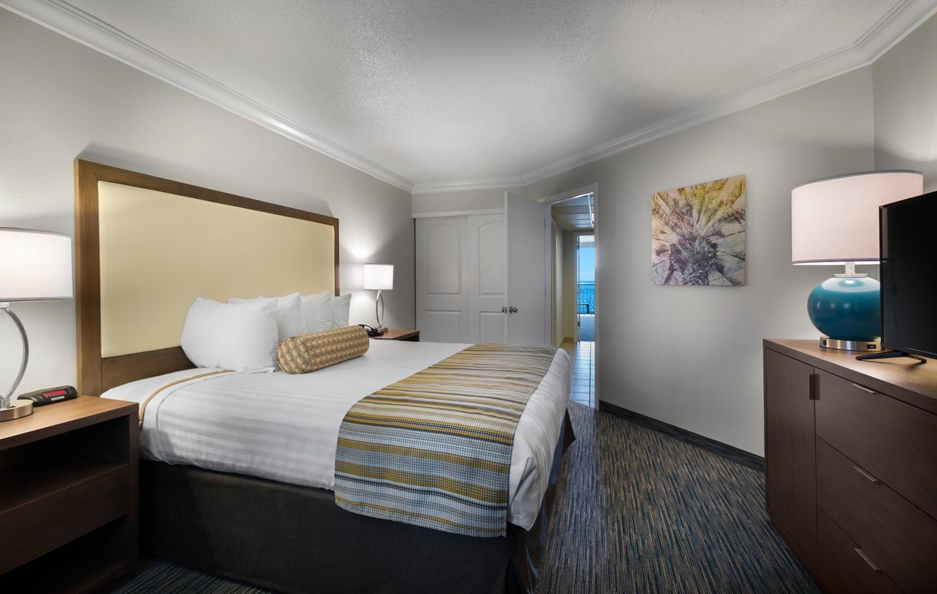 Premium Oceanfront One Bedroom King Suite-1 King Bed with 1 Double Wall Bed photo 1