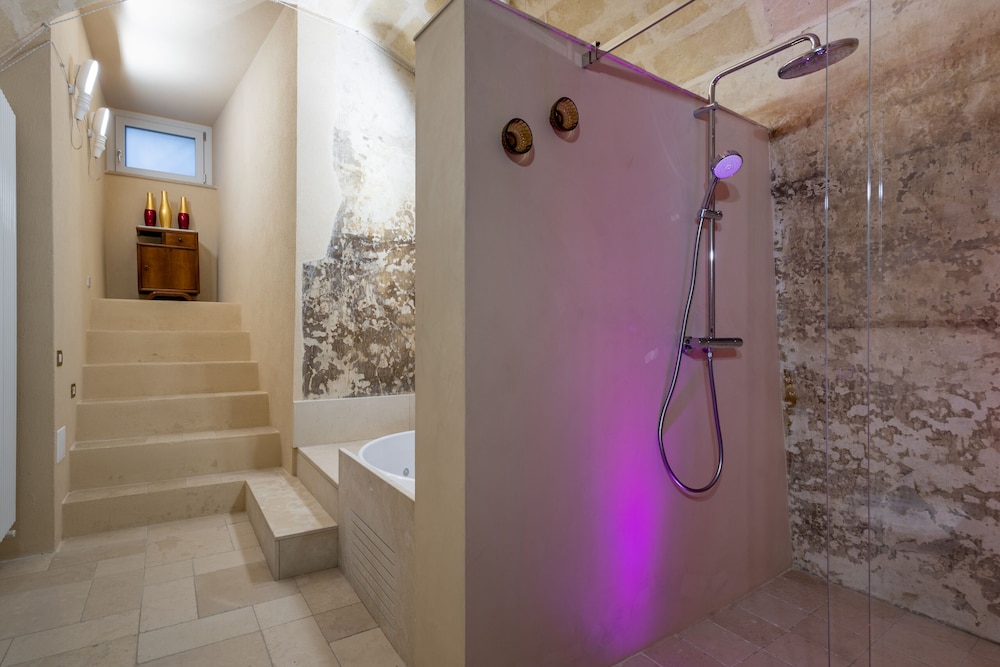 Deluxe Double Room, Hot Tub, Garden View (Camera delle Acque) - Photo 11