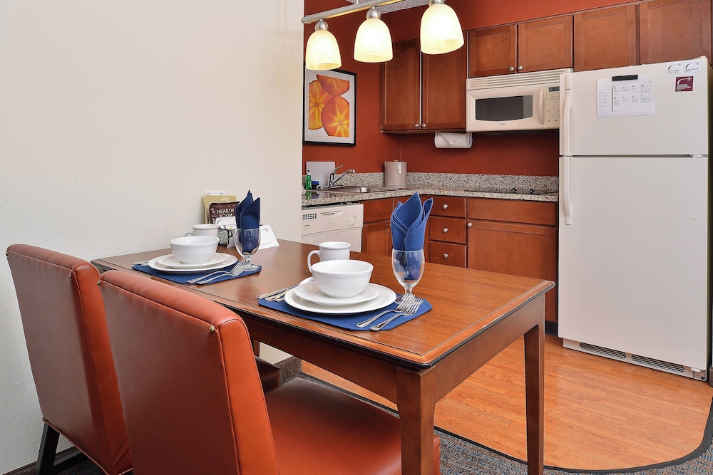 Suite, 2 Bedrooms - Photo 5