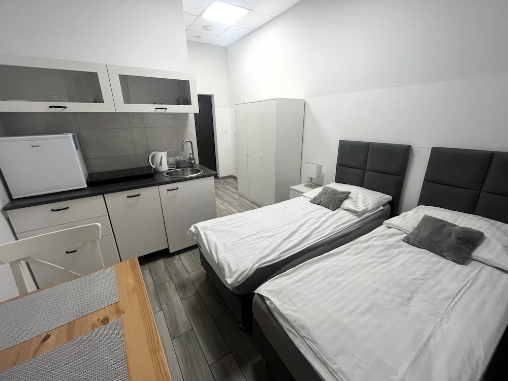 Standard Room, 2 Twin Beds, Ensuite, Lake View