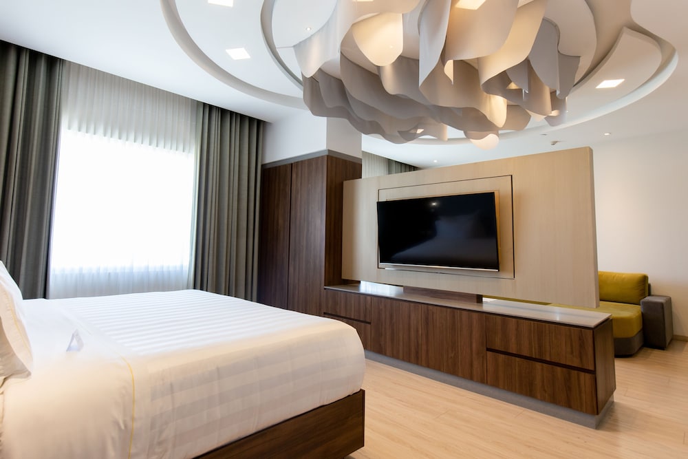 Junior Room, 1 King Bed