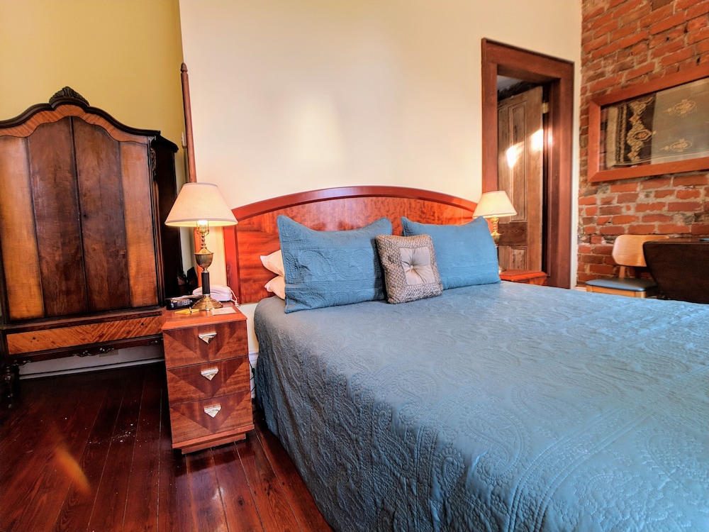 Deluxe Room, 1 Queen Bed