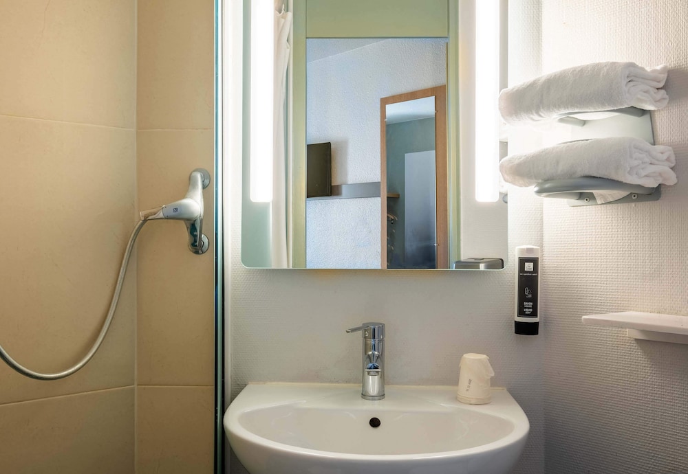 Twin Room, Non Smoking photo 2