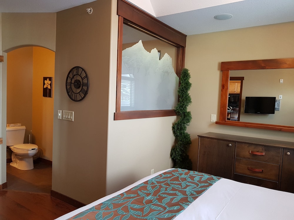 Luxury Penthouse, 2 Bedrooms, Balcony, Mountain View photo 2