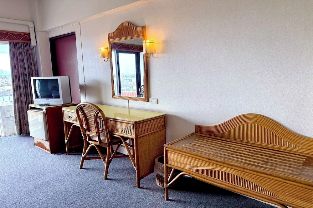 Standard Twin Room - Photo 4
