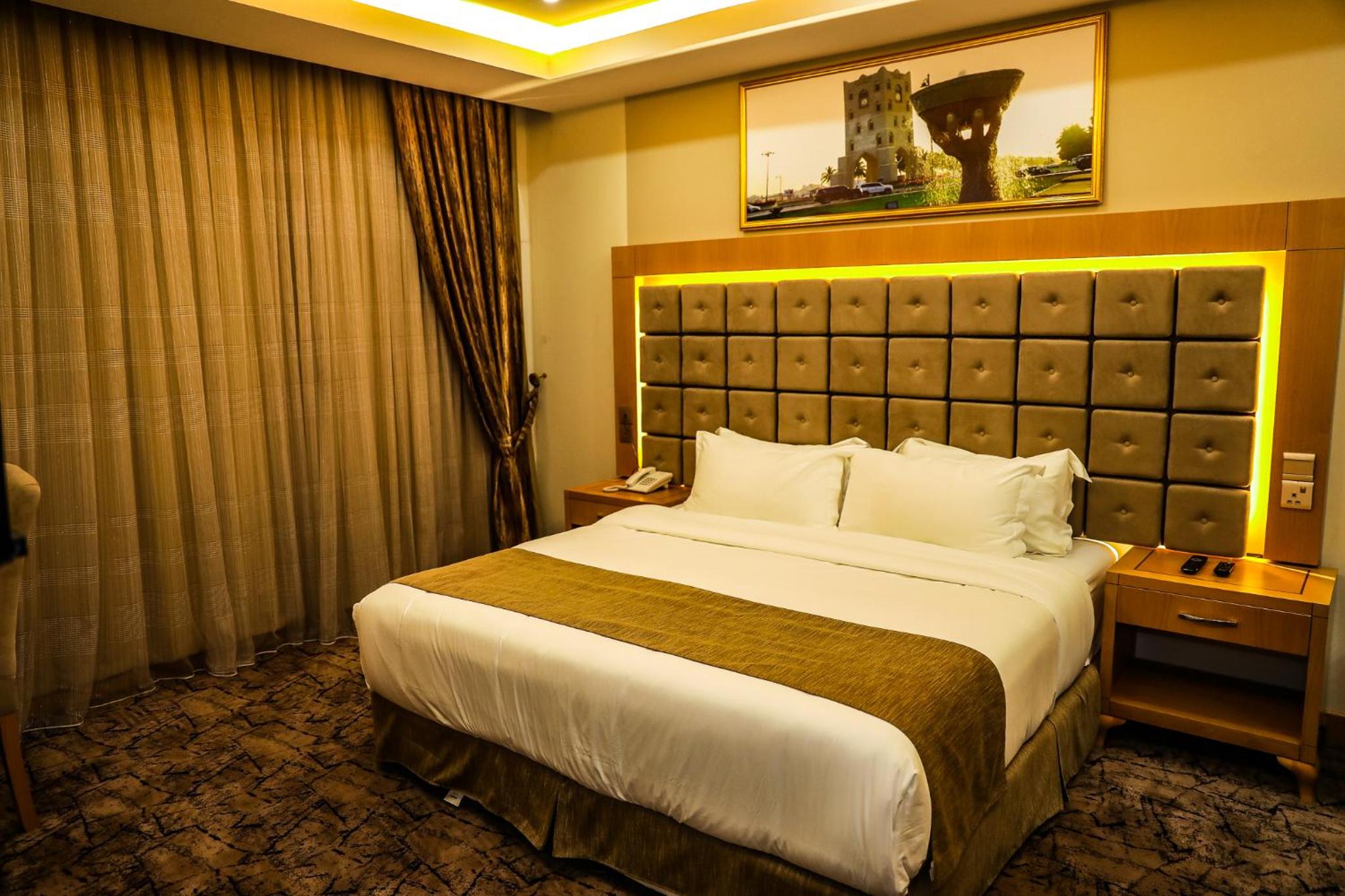 Executive Suite - Photo 4