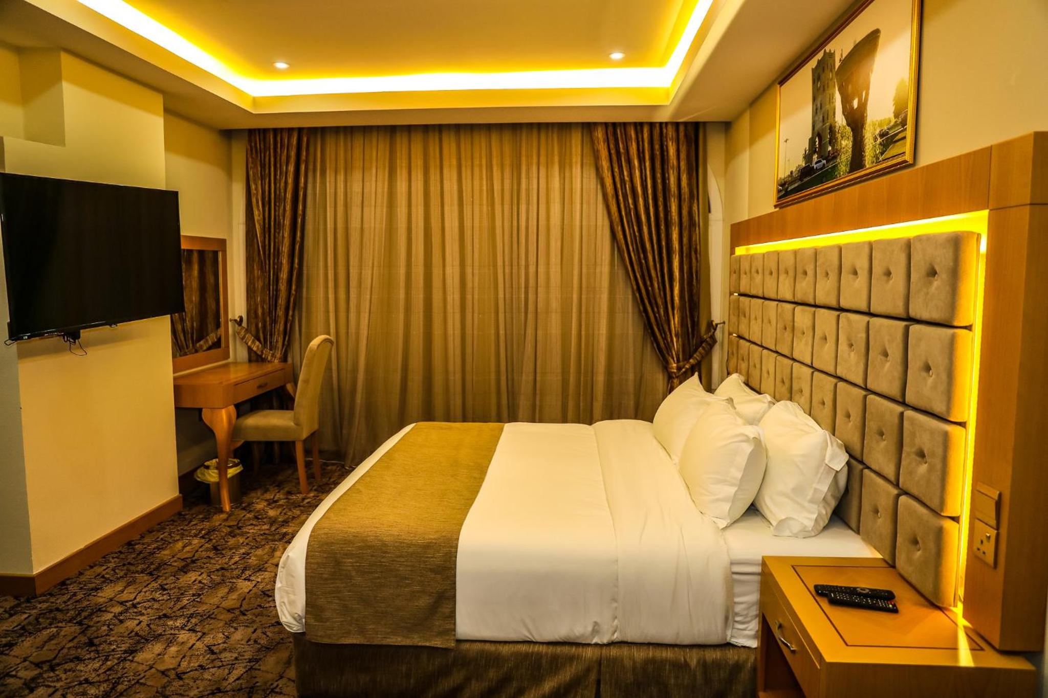 Executive Suite - Photo 7