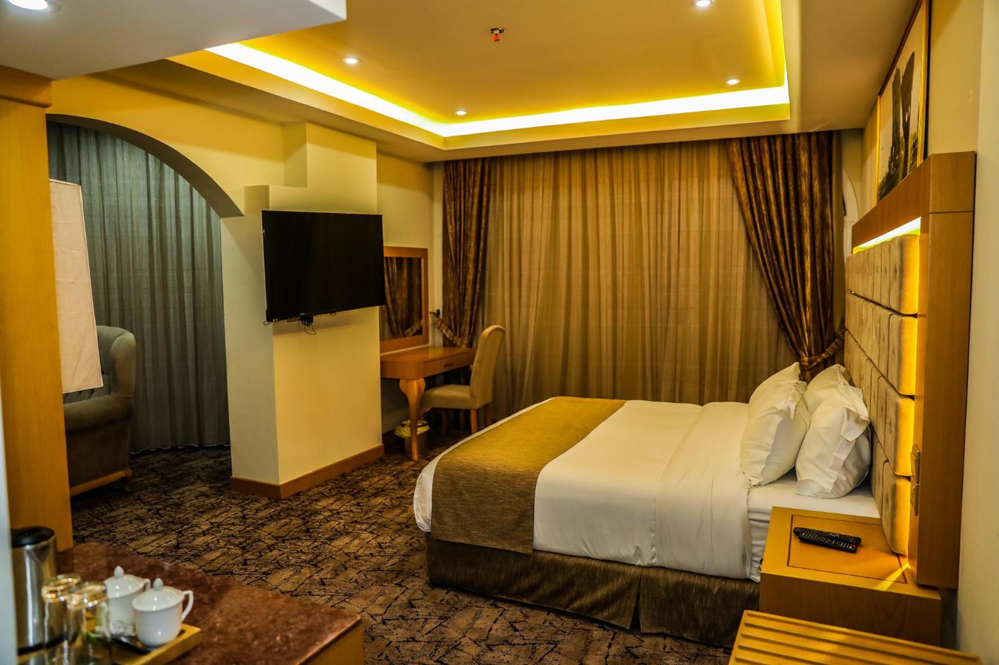 Executive Suite - Photo 1