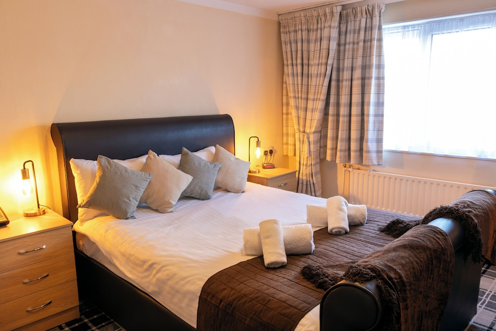 Suite - Photo 1