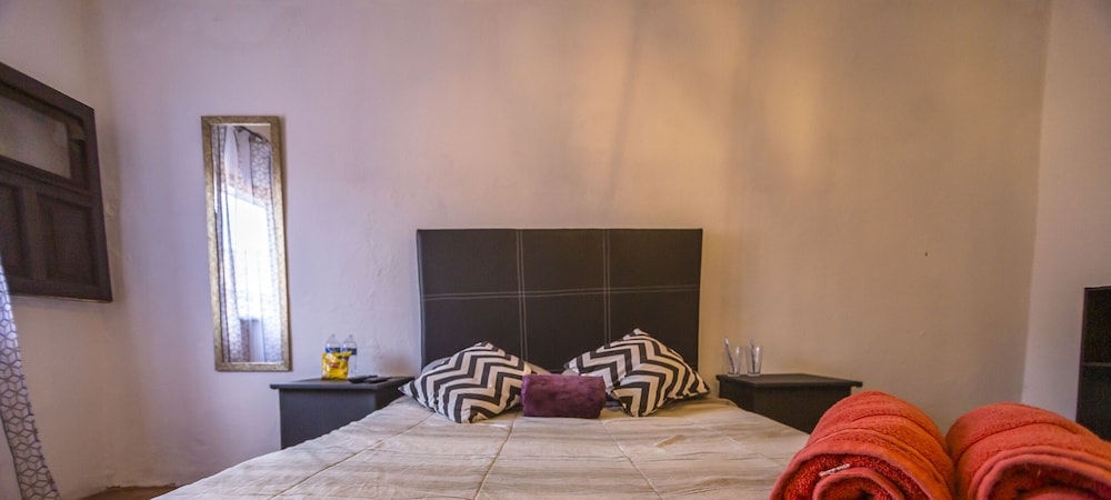 Superior Room, 1 King Bed photo 3
