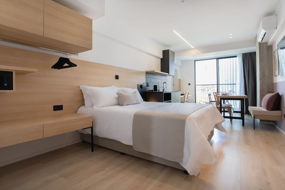 Deluxe Studio Suite