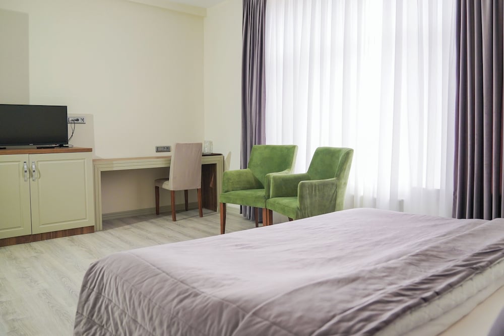 Superior Triple Room, 1 Bedroom, Garden View photo 2