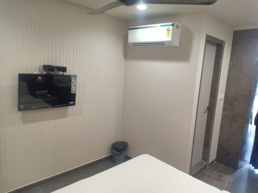 Deluxe Room - Photo 3