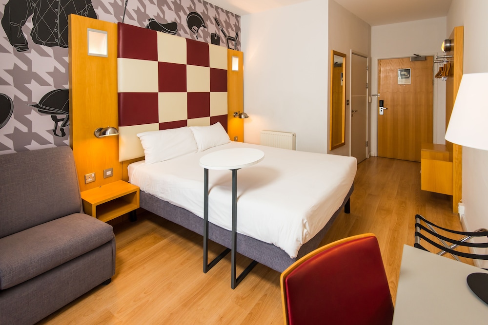 Room, 1 Double Bed (The Queen) - Photo 4