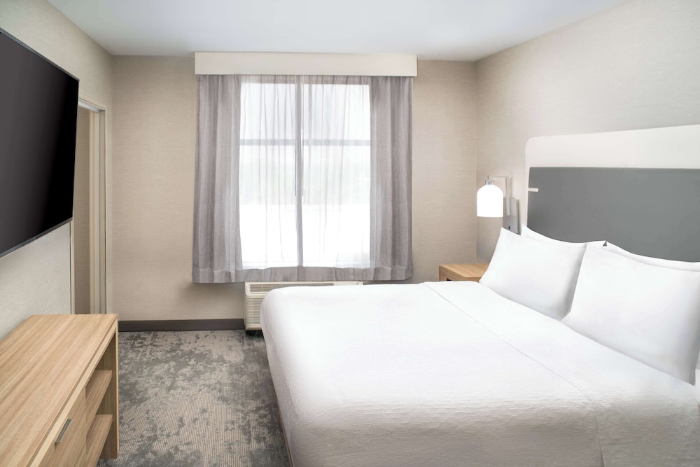 Suite, 1 King Bed, Accessible (Hearing) - Photo 1