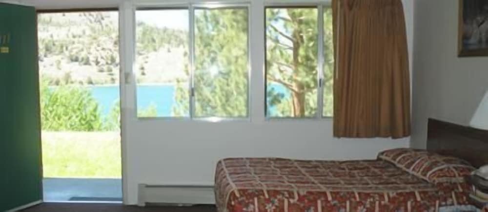 Deluxe Double Room, 2 Double Beds, Lake View photo 2