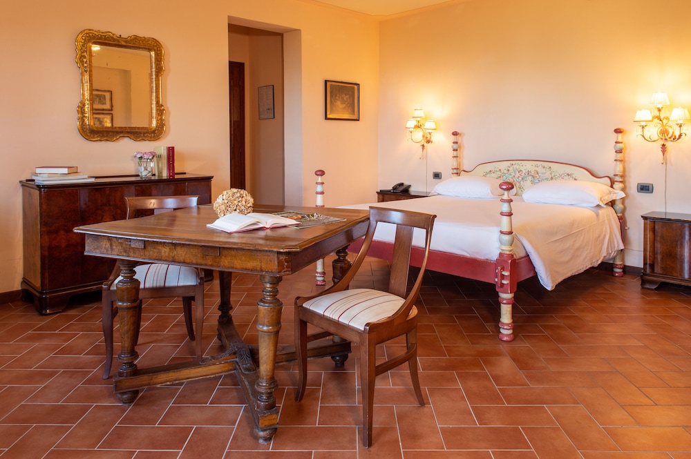 Suite - Photo 3