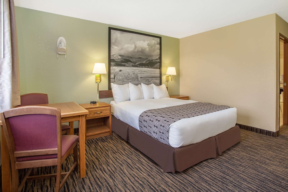 Economy Room, 1 Queen Bed, Non Smoking