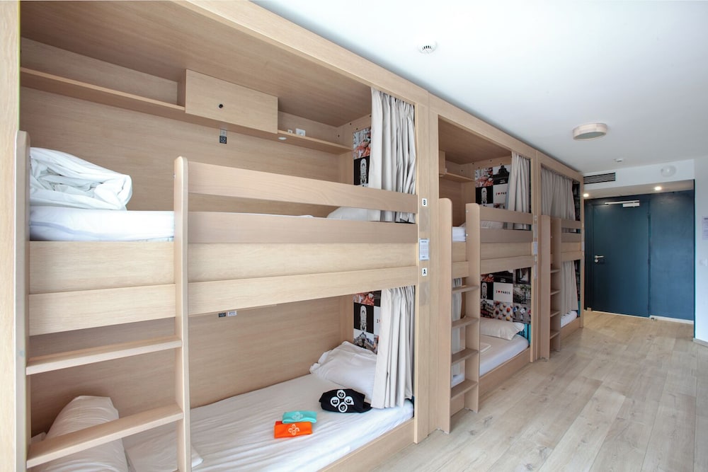 Bed In Dormitory Of 6 Women With Private Bathroom photo 3