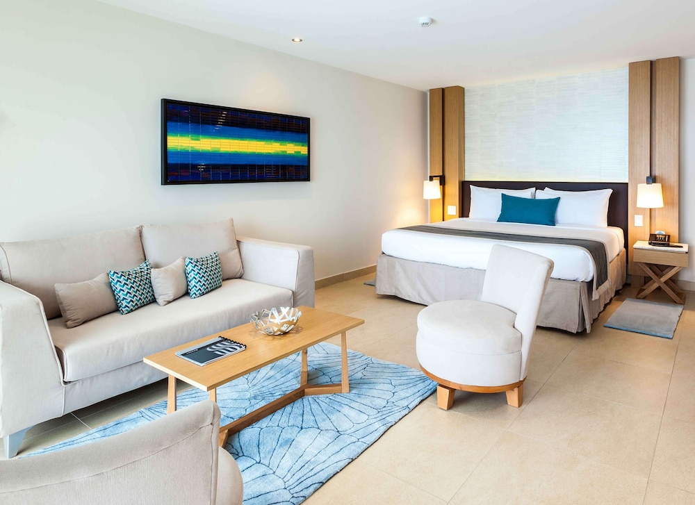 Suite, 1 King Bed, Ocean View (sunset Swim-out Butler Suite)