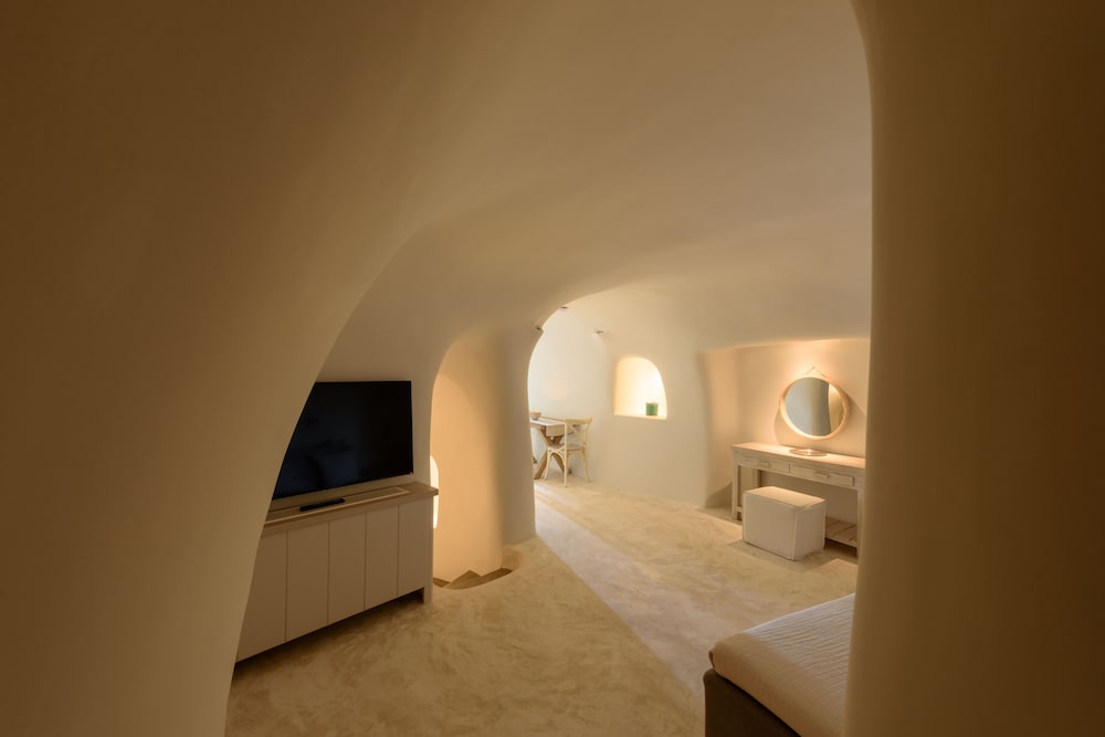 Suite with Indoor Outdoor Hot tub Terrace with Caldera View - Photo 4