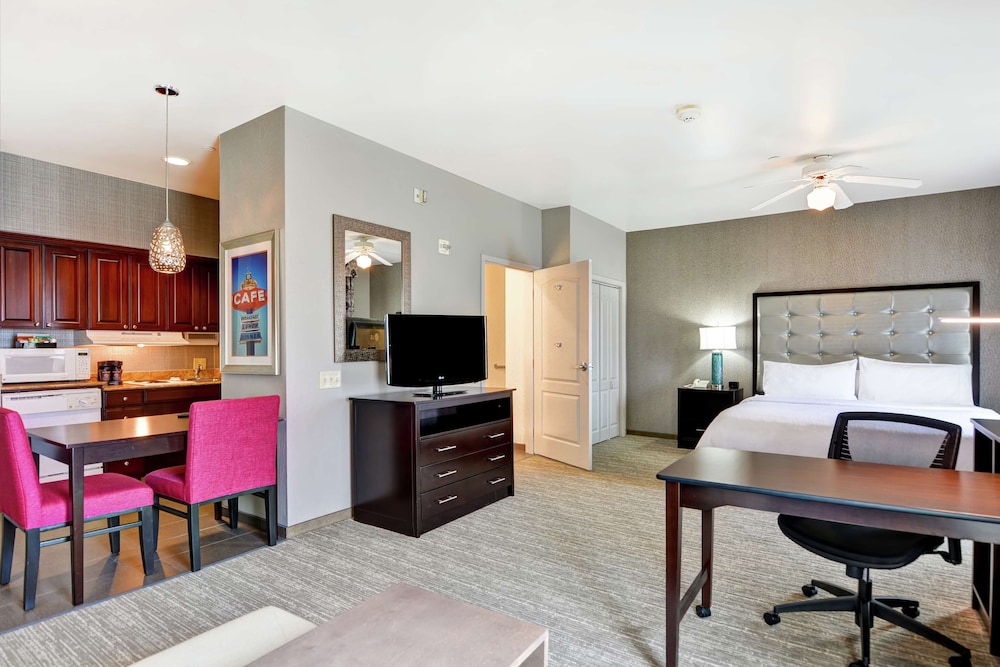 Suite, Accessible, Non Smoking - Photo 3